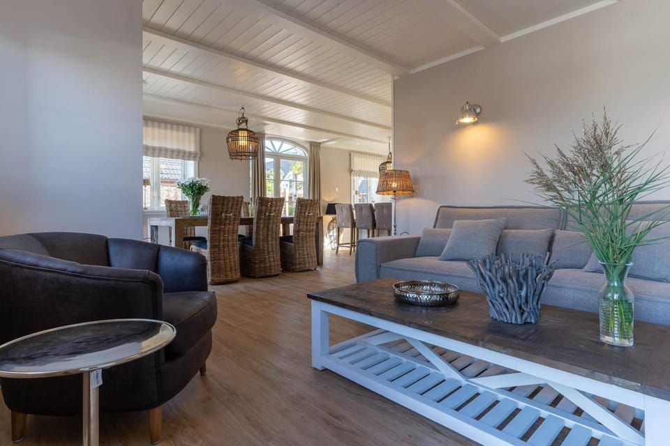 Reetdachhaus Gaia & Ganymed Reetdachhaus Gaia House in Sankt Peter-Ording