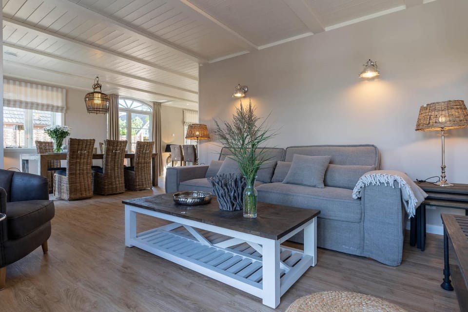 Reetdachhaus Gaia & Ganymed Reetdachhaus Gaia House in Sankt Peter-Ording