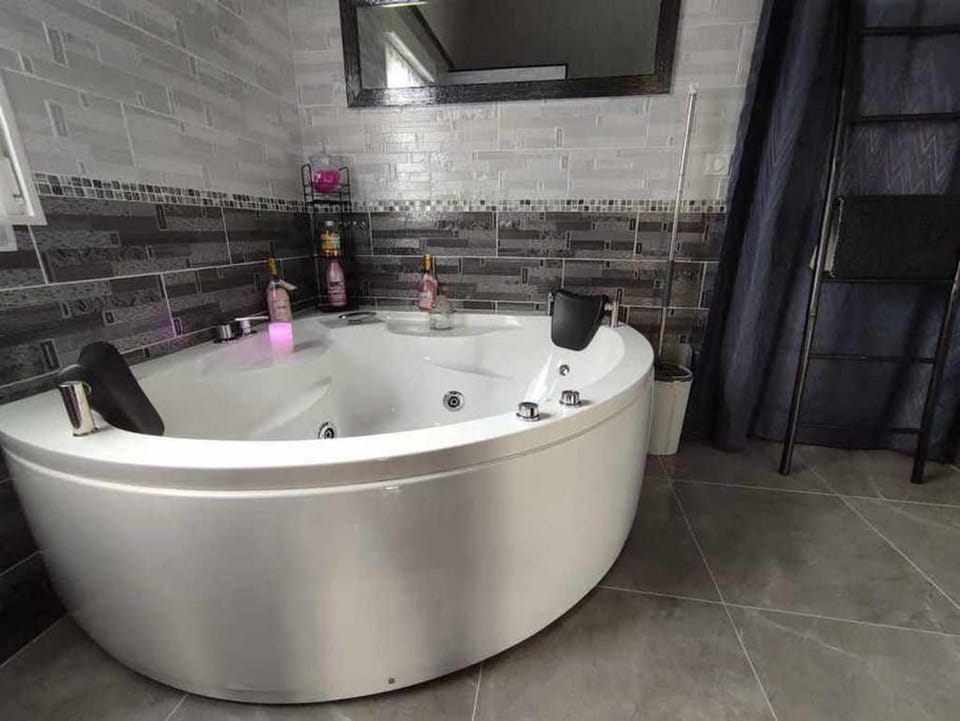 Hot Tub, Bathroom, Bath