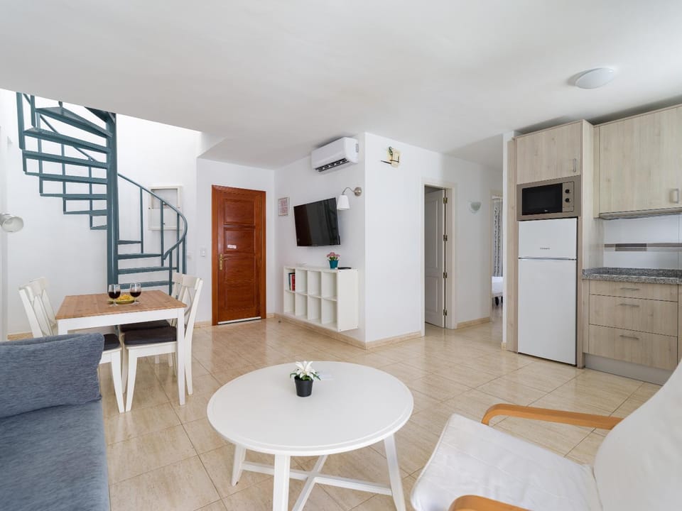 TV and multimedia, Living room, Seating area, Dining area, minibar
