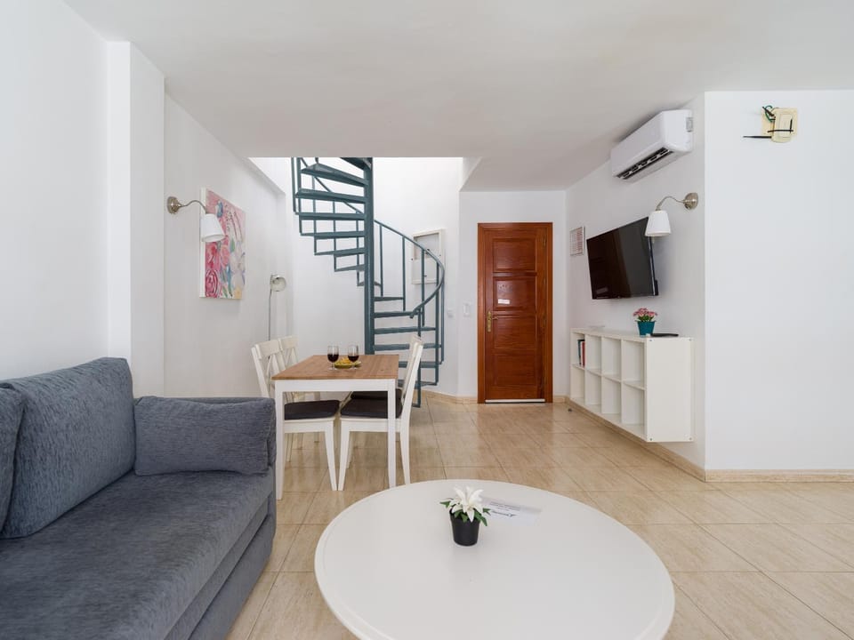 TV and multimedia, Living room, Dining area