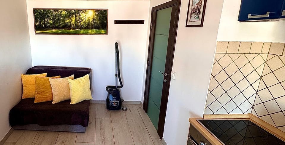 Kitchen or kitchenette, Living room, Seating area