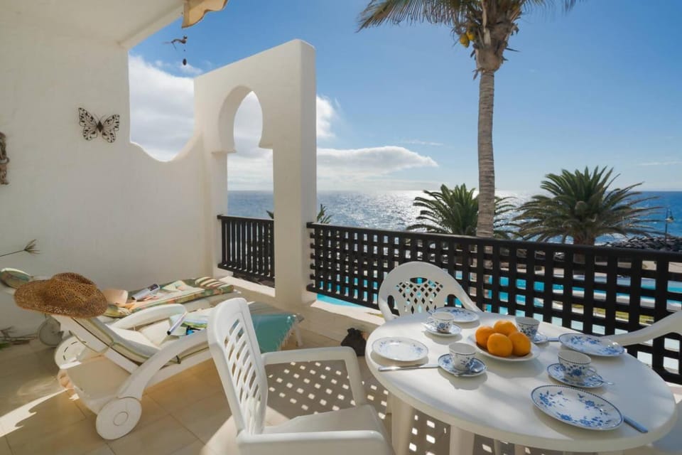 Magnífico alojamiento con vistas al océano. Apartment in Costa Teguise
