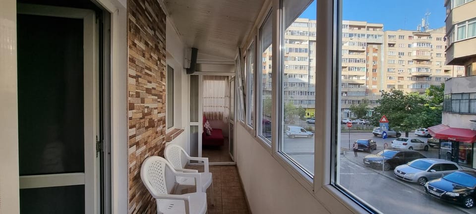 Day, View (from property/room), Balcony/Terrace, Seating area, Street view
