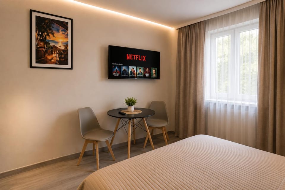 Communal lounge/ TV room, Bed, TV and multimedia, Photo of the whole room, Evening entertainment, Bedroom
