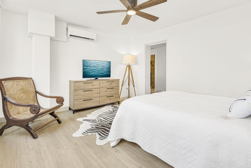 Bedroom, air conditioner