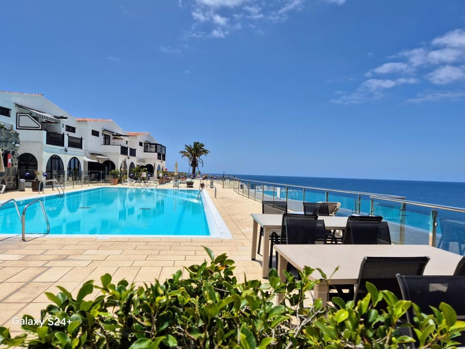 Swimming pool, sunbed, sunbed