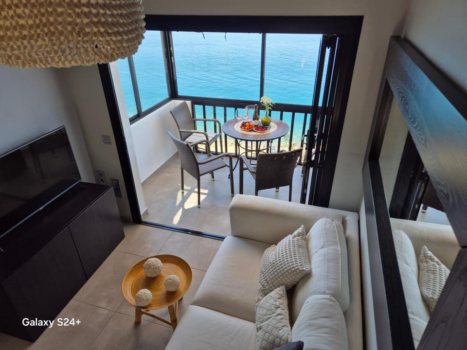 Communal lounge/ TV room, Natural landscape, View (from property/room), Balcony/Terrace, Living room, Seating area, Sea view