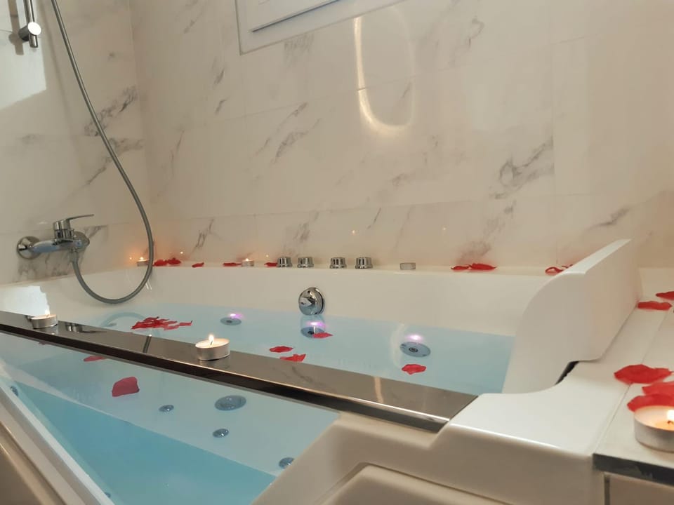Hot Spring Bath, Hot Tub, Bathroom, Bath