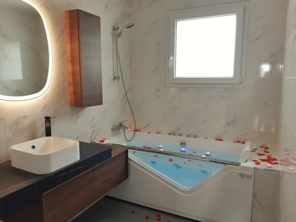Hot Spring Bath, Hot Tub, Bathroom, Bath