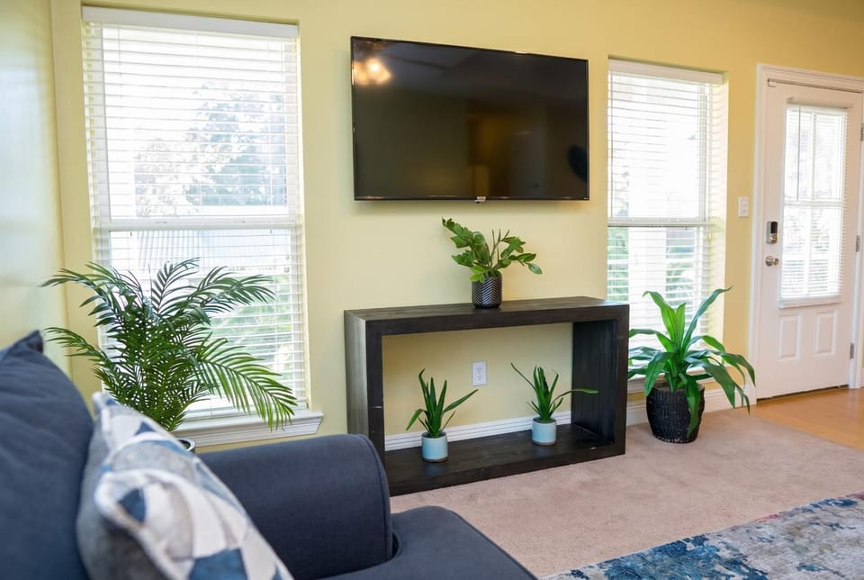 TV and multimedia, Living room, Seating area