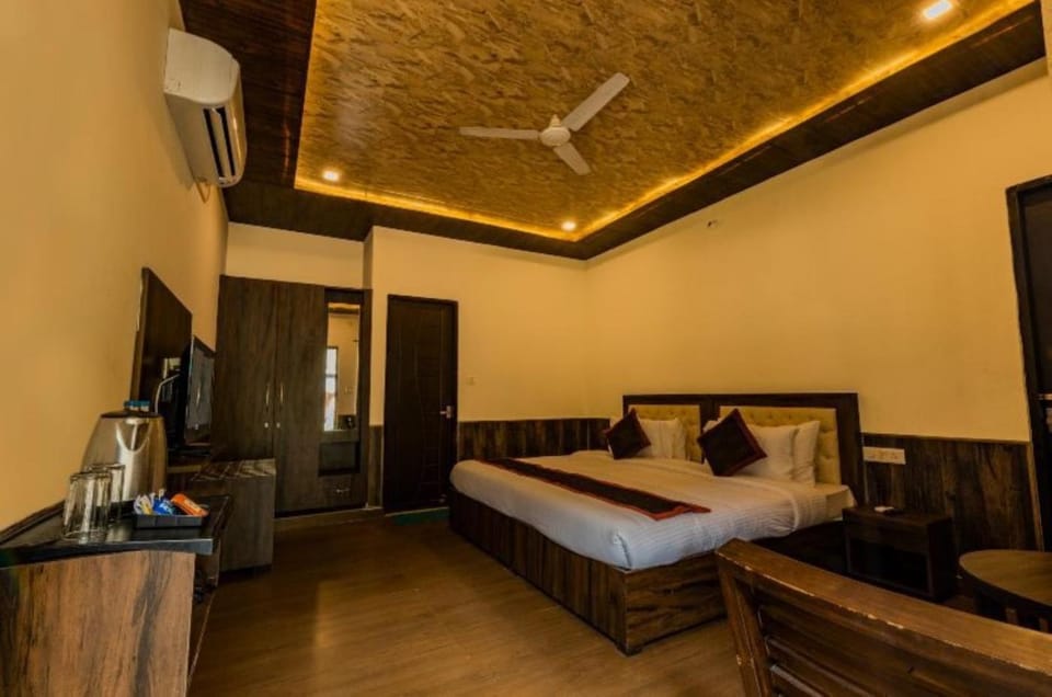 Bed, Coffee/tea facilities, View (from property/room), Bedroom, Mountain view