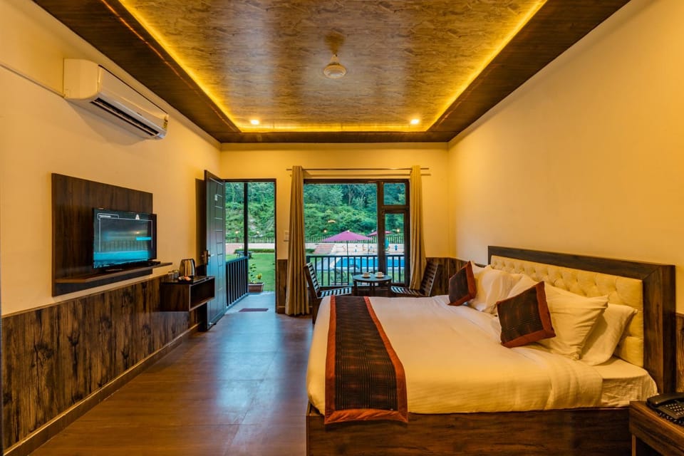 Bed, TV and multimedia, Coffee/tea facilities, Balcony/Terrace, Living room, Photo of the whole room, Seating area, Bedroom, air conditioner