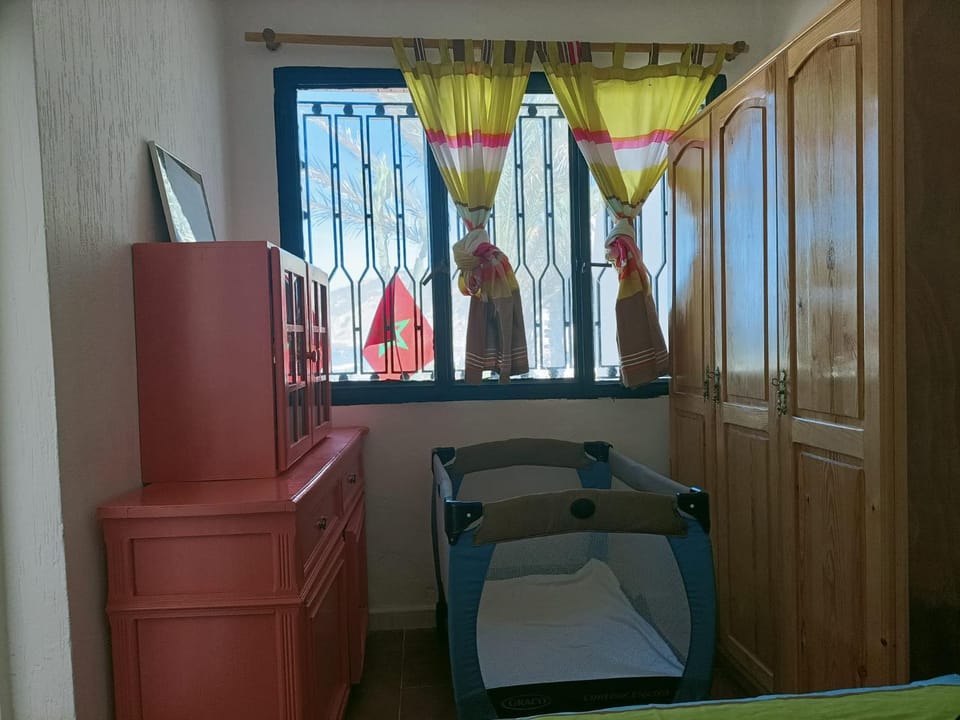 Bedroom, cot