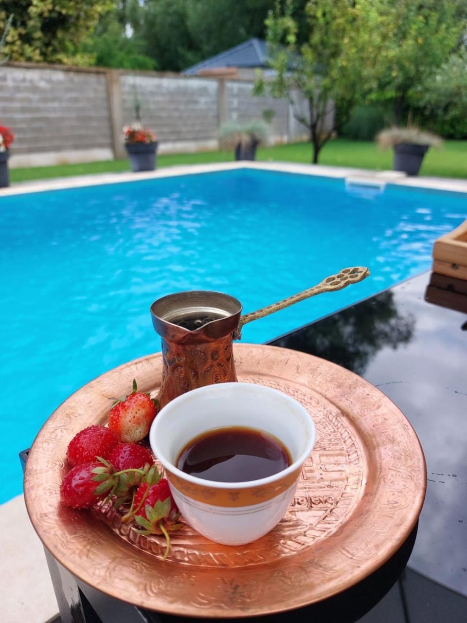 Garden, Coffee/tea facilities, Pool view, Swimming pool