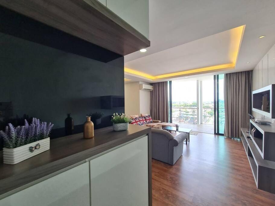 Lovely VivaMall City View with 2 Card LV10 Apartment in Kuching
