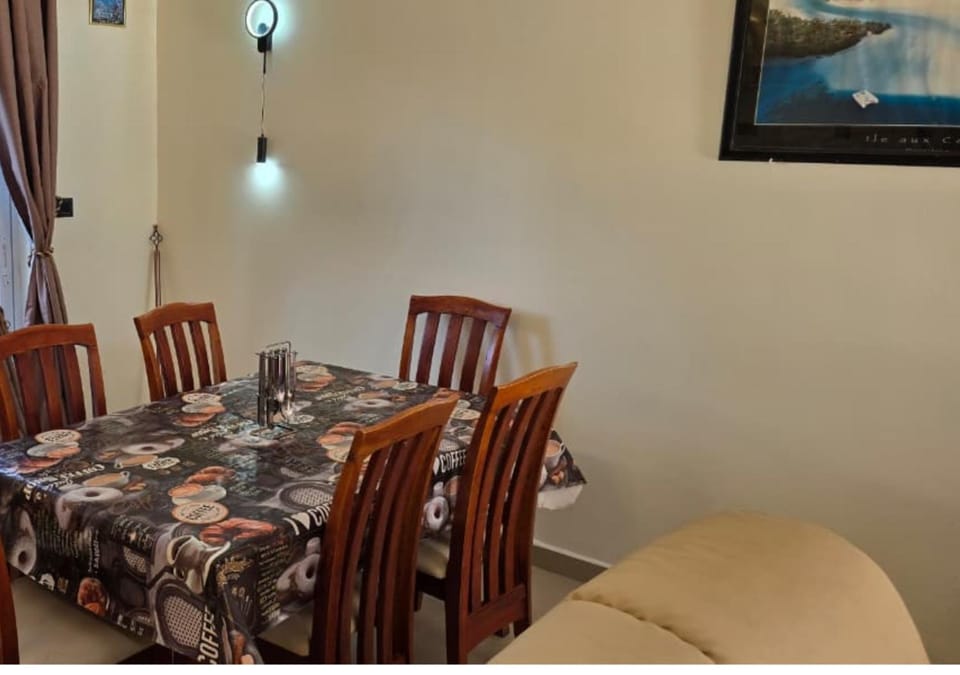 Seating area, Dining area
