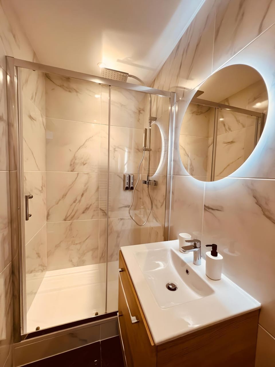 Shower, Bathroom, towels