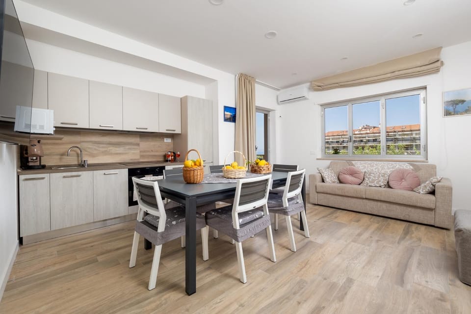 Kitchen or kitchenette, Living room, Dining area