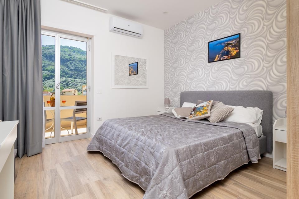 Bed, Photo of the whole room, Bedroom, air conditioner