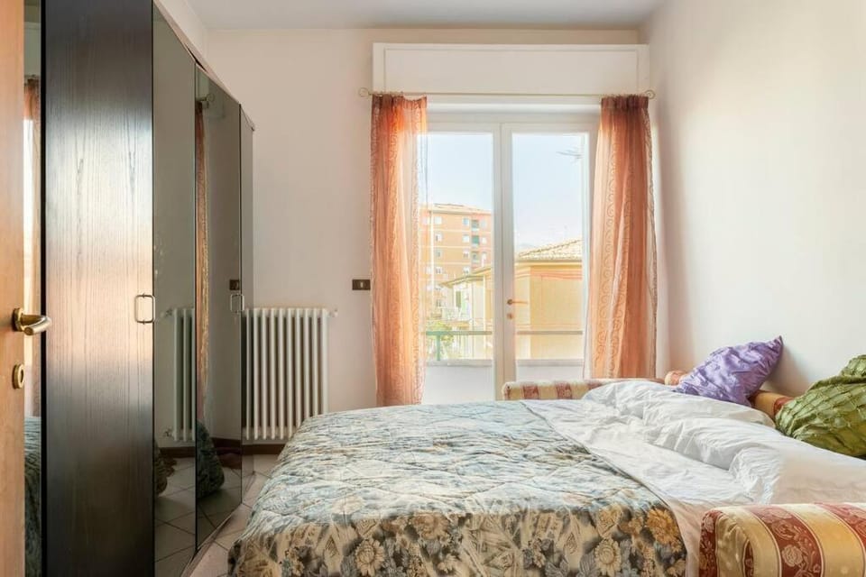 Bed, Photo of the whole room, Bedroom, internet, wardrobe