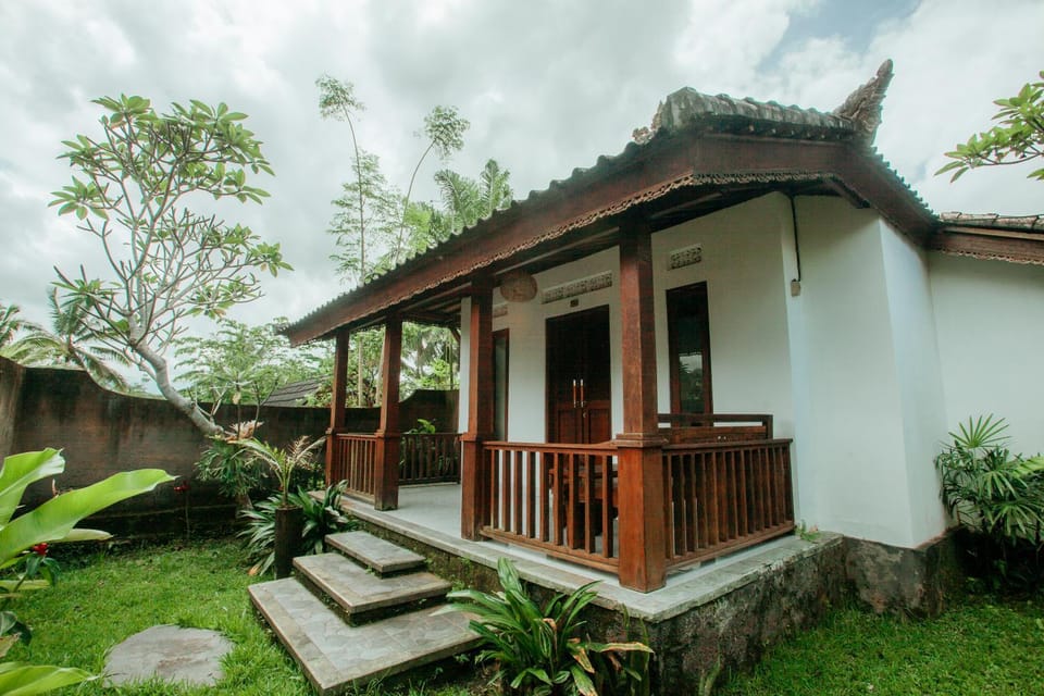 Property building, Day, Balcony/Terrace