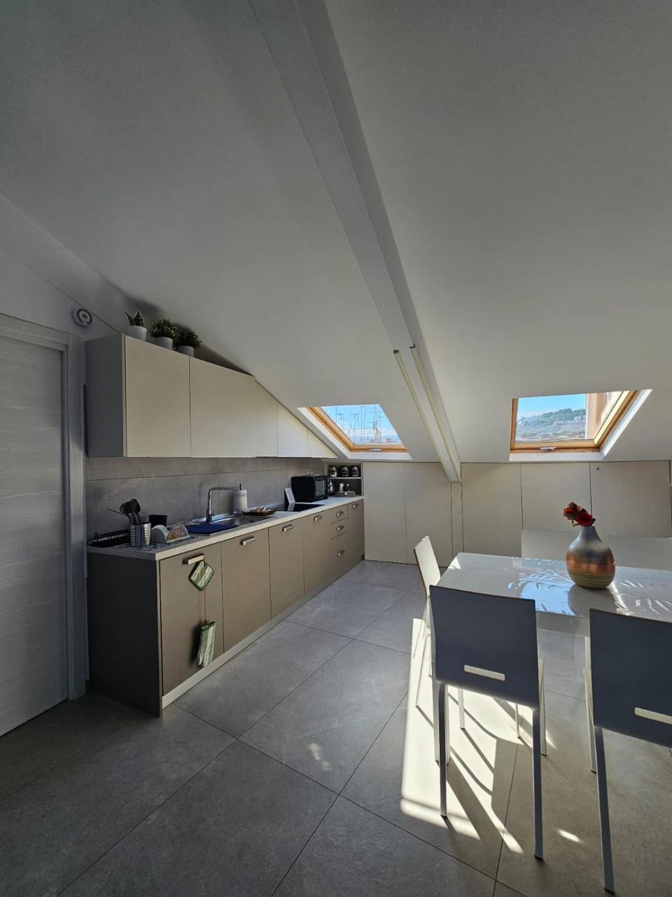 Kitchen or kitchenette, Living room, Seating area
