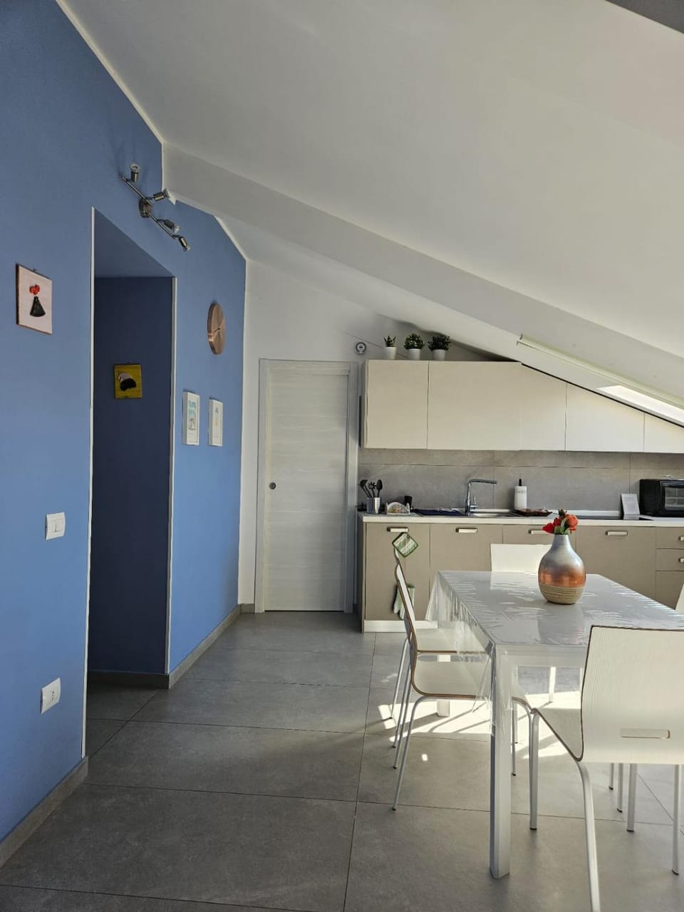 Kitchen or kitchenette, Living room