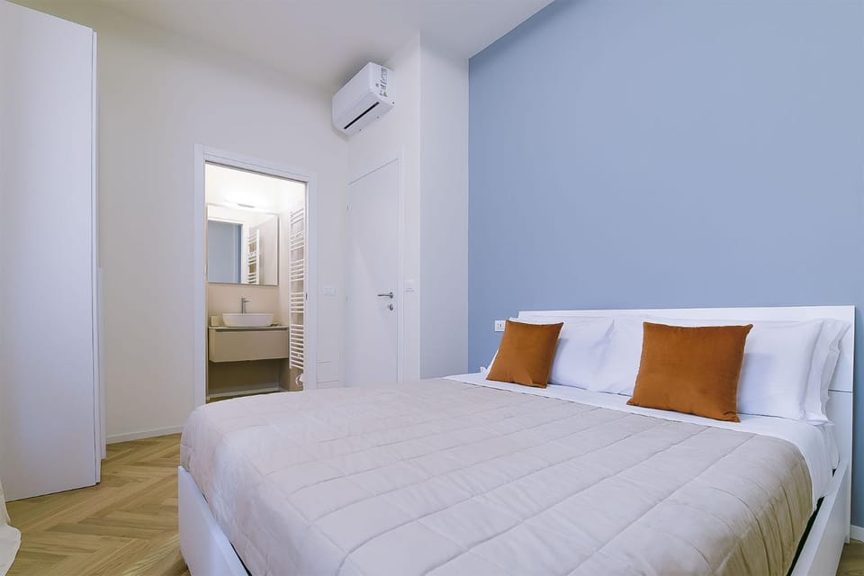 Bed, Photo of the whole room, Bedroom, wardrobe, air conditioner