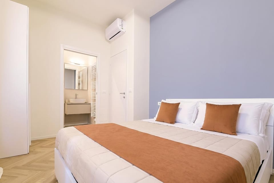 Bed, Photo of the whole room, Bedroom, wardrobe, air conditioner