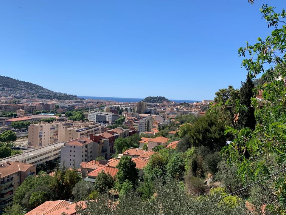 Appartement 02 Vue Panoramique -WIFI- Parking privé -climatisation Apartment in Nice
