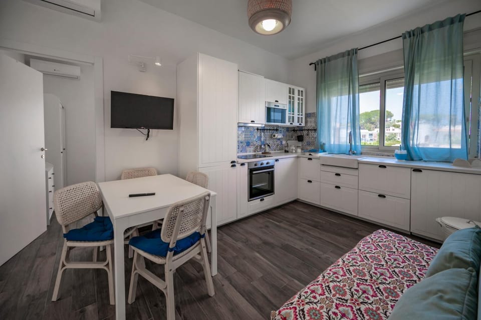TV and multimedia, Kitchen or kitchenette, Living room, Seating area, Dining area, minibar, pet friendly, stove