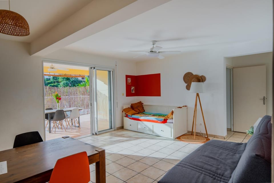 Living room, Seating area, Dining area