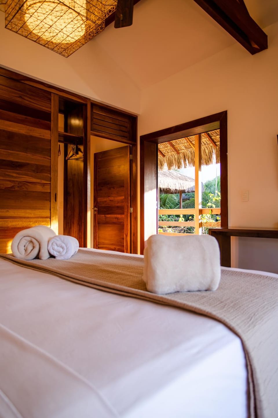 Bed, Bedroom, towels