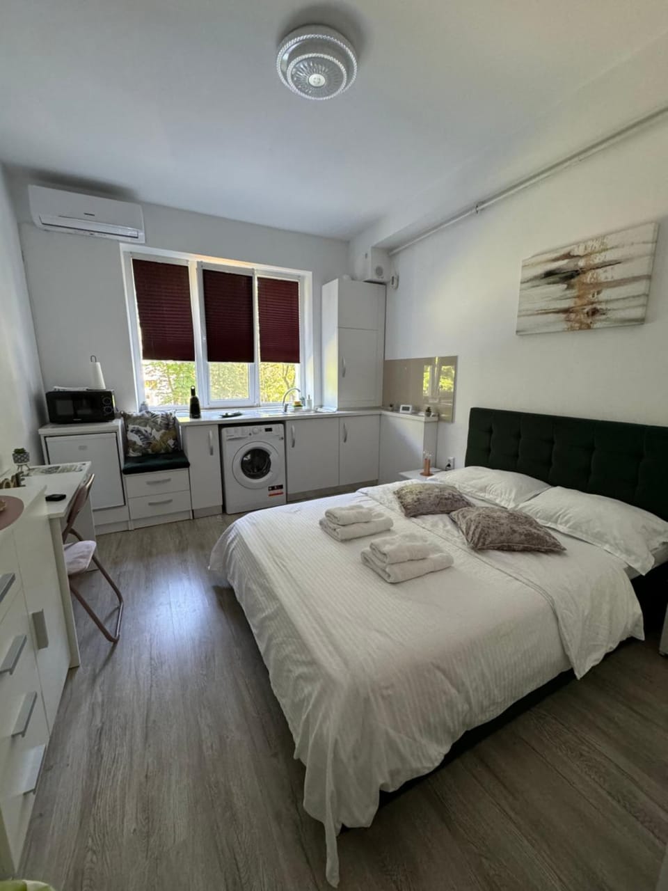 Bed, Kitchen or kitchenette, Photo of the whole room, Bedroom, towels