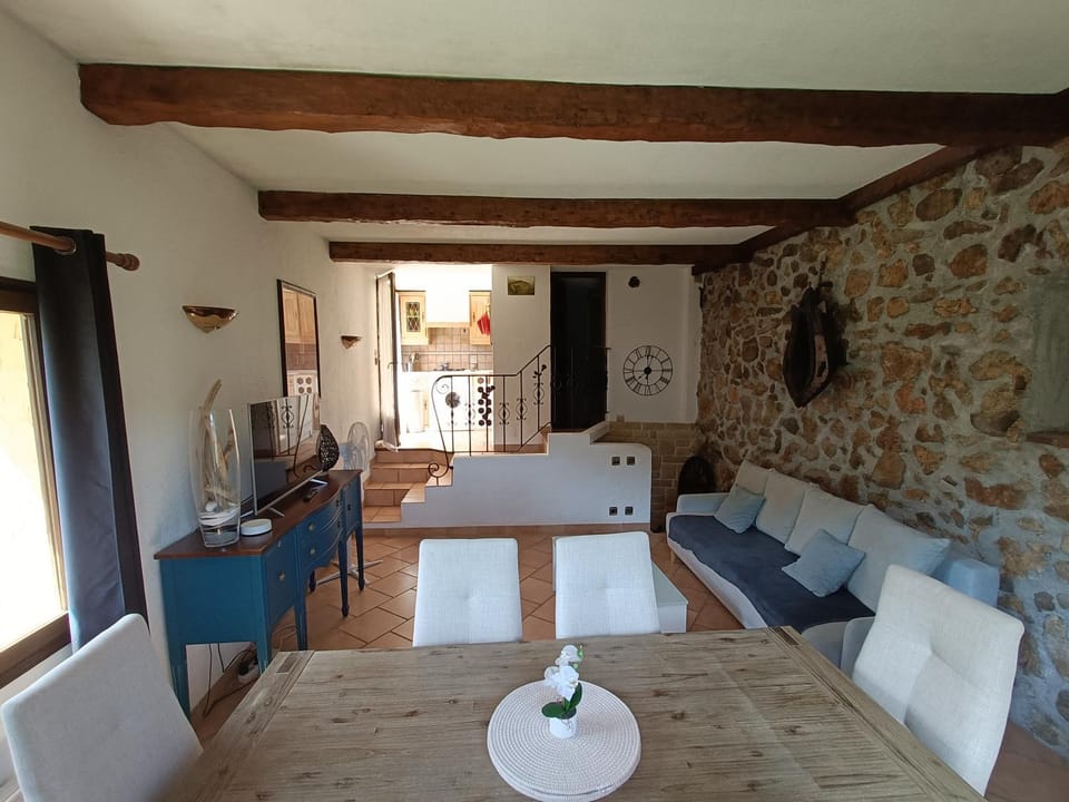 Appartement privatisé dans maison Apartment in Provence-Alpes-Côte d'Azur