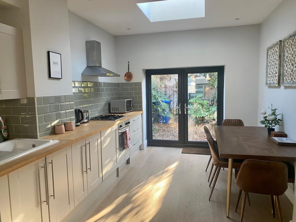 Delightful 2 Bedroom House Central Windsor House in Windsor