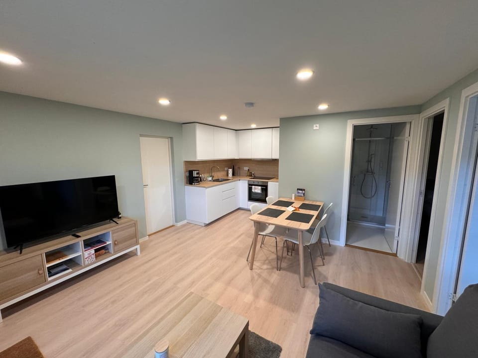 TV and multimedia, Coffee/tea facilities, Kitchen or kitchenette, Living room, Dining area, dishwasher, kitchen