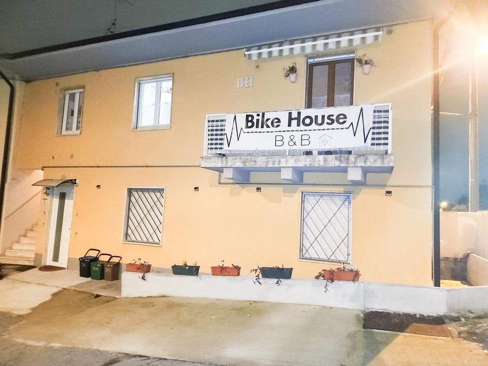 BIKE HOUSE "beach" Apartment in Lombardy
