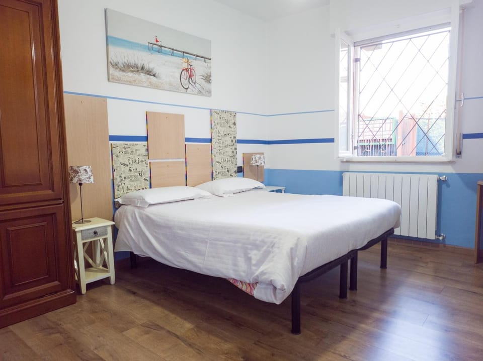 Bed, Photo of the whole room, Bedroom, internet
