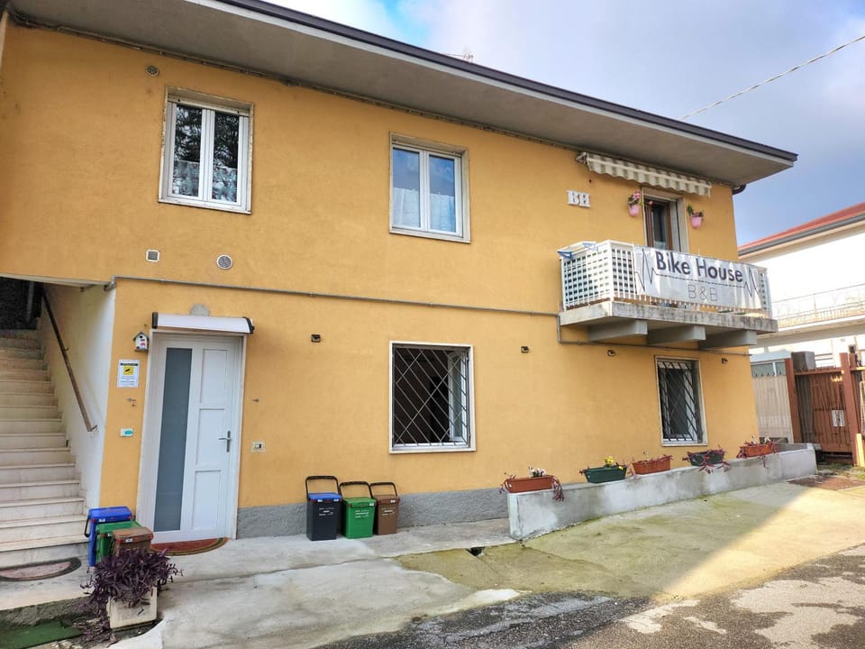BIKE HOUSE "beach" Apartment in Lombardy