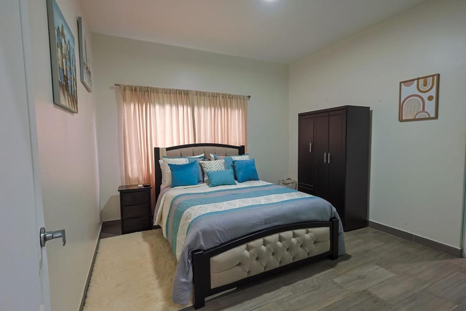 Bed, Photo of the whole room, Bedroom, wardrobe, air conditioner