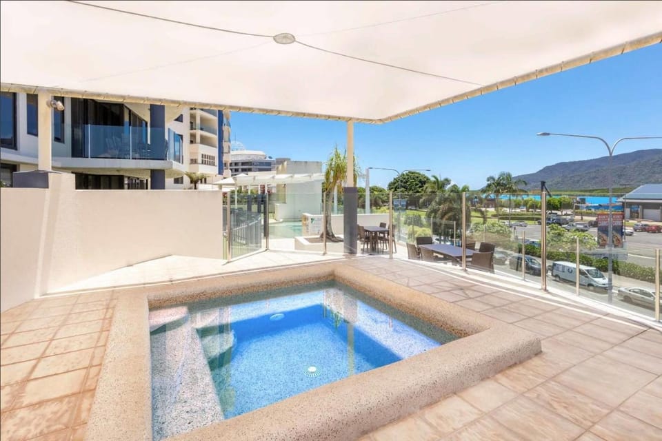 Seascape Apartment in Cairns