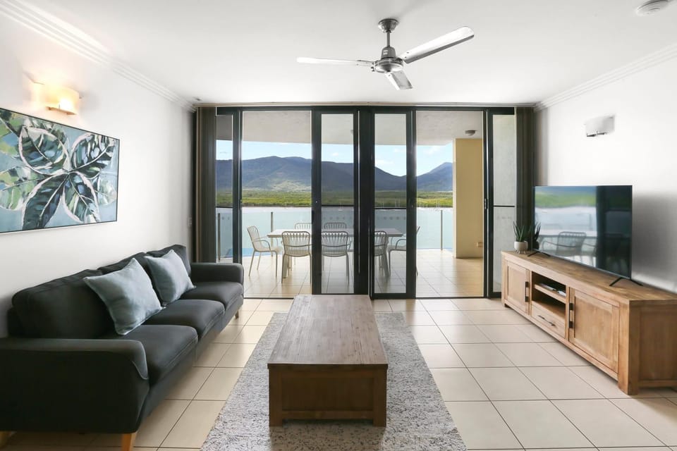 Seascape Apartment in Cairns