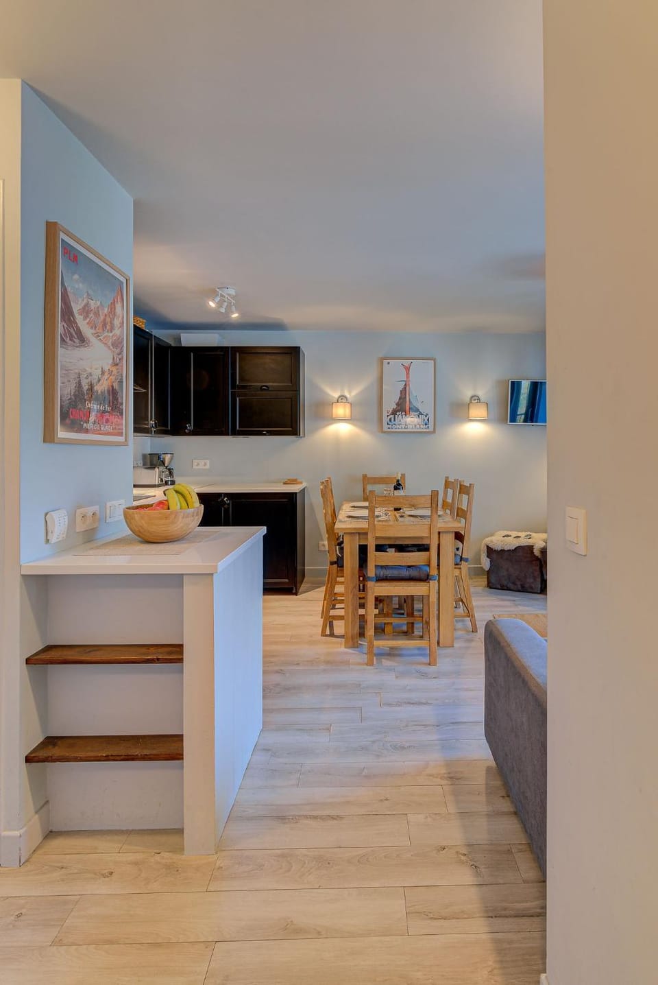 Kitchen or kitchenette, Living room, Seating area, Dining area