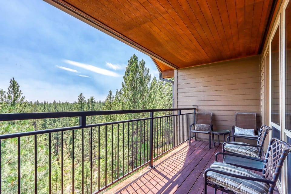 Tree Top Retreat Apartment in Deschutes River Woods