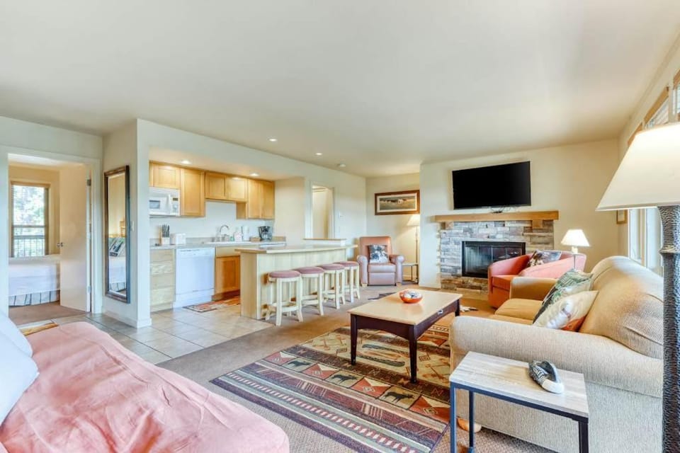Tree Top Retreat House in Deschutes River Woods