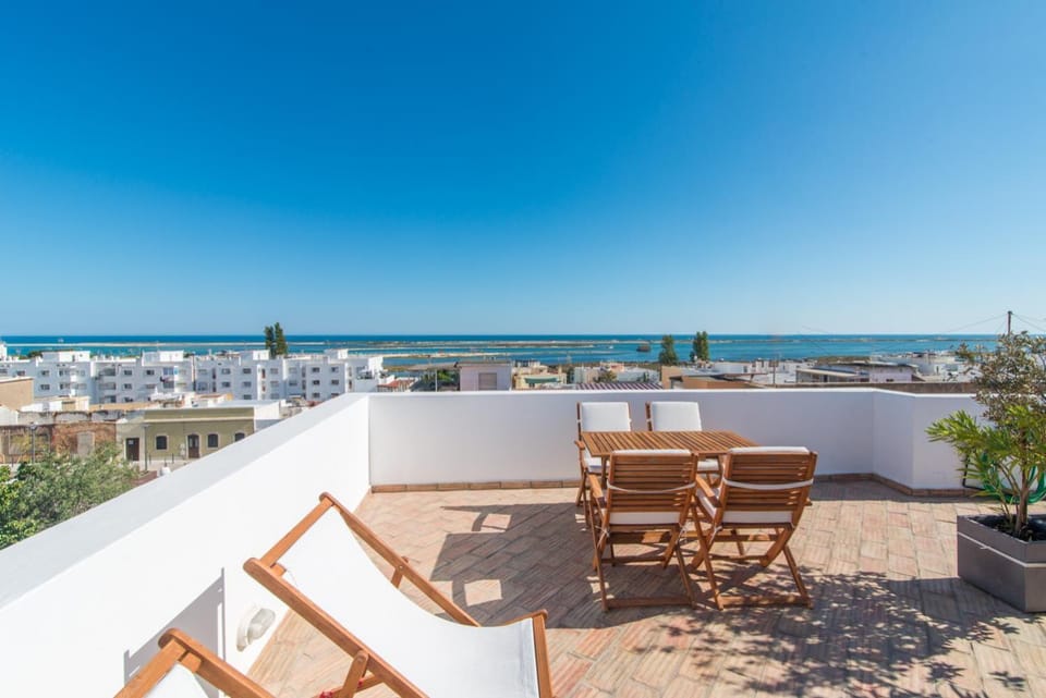 View (from property/room), Balcony/Terrace, Dining area, Beach, Sea view, sunbed