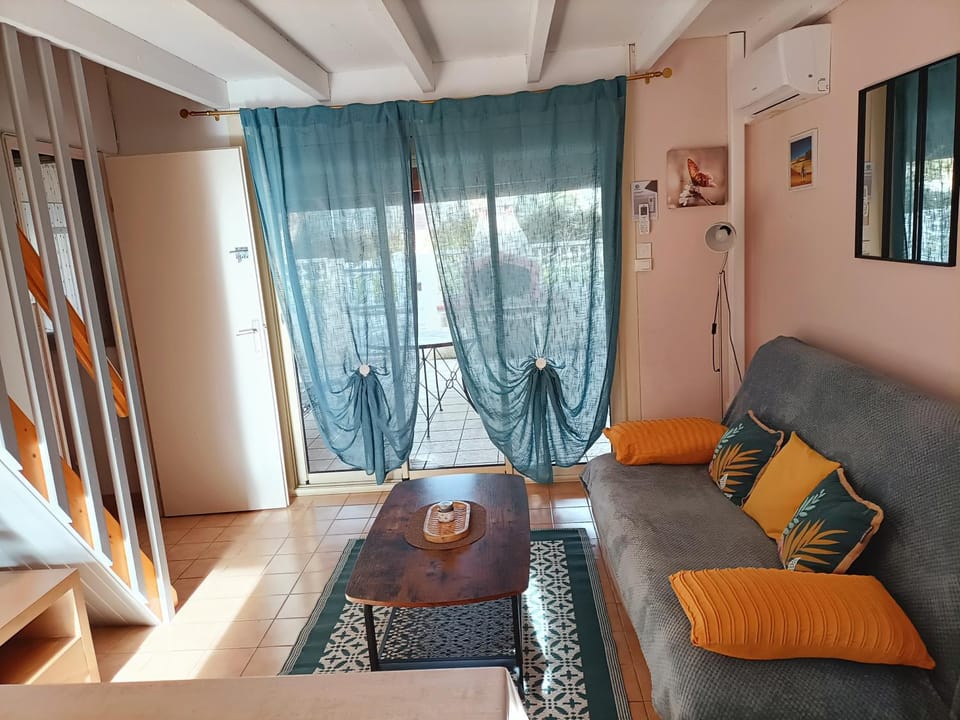 Chez Yamina House in Gruissan
