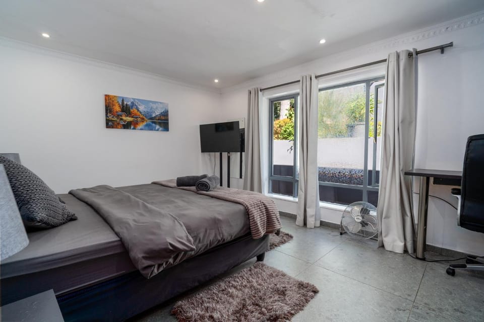 TV and multimedia, Photo of the whole room, Bedroom